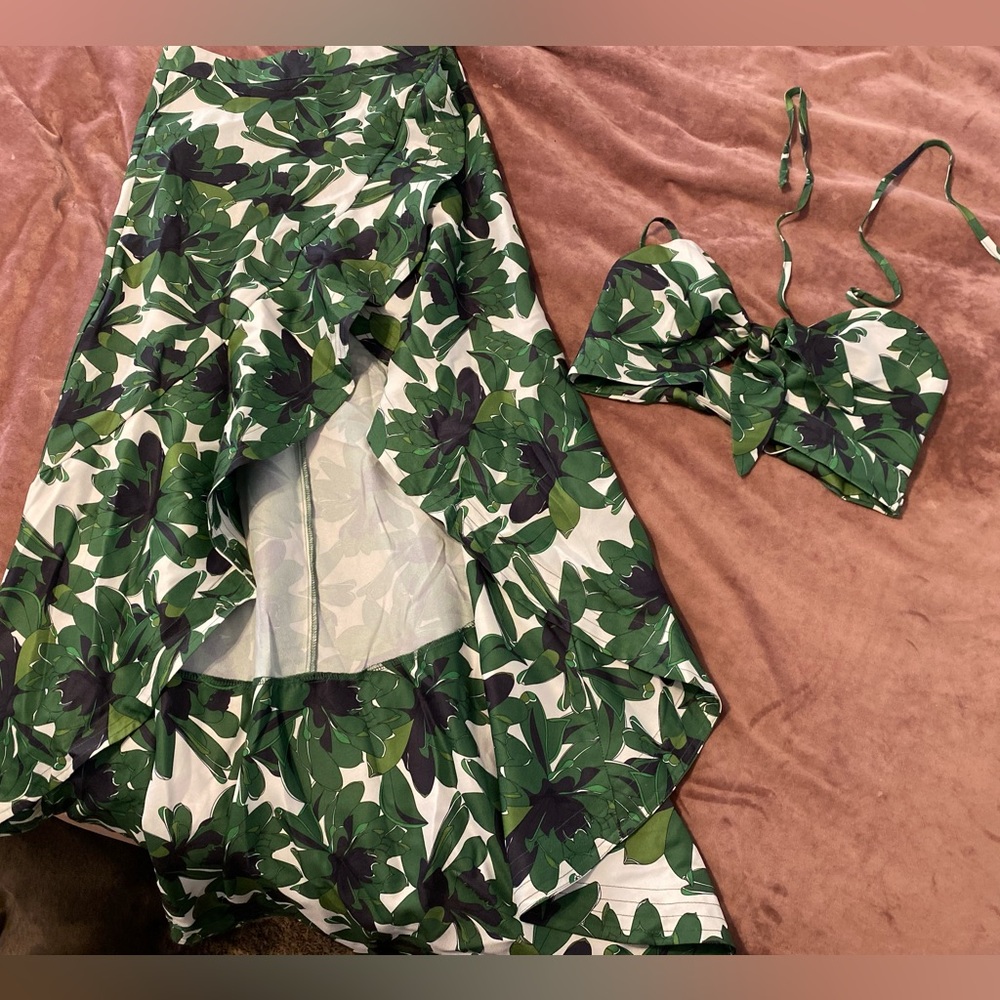 Fashion nova 2 piece skirt and top size small tropical